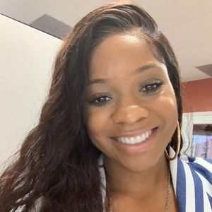 Meet your Posher, Kendra